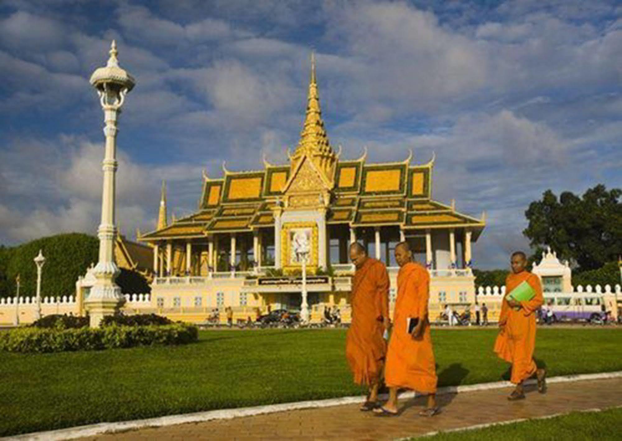 Riverside Backpackers Пномпень Экстерьер фото